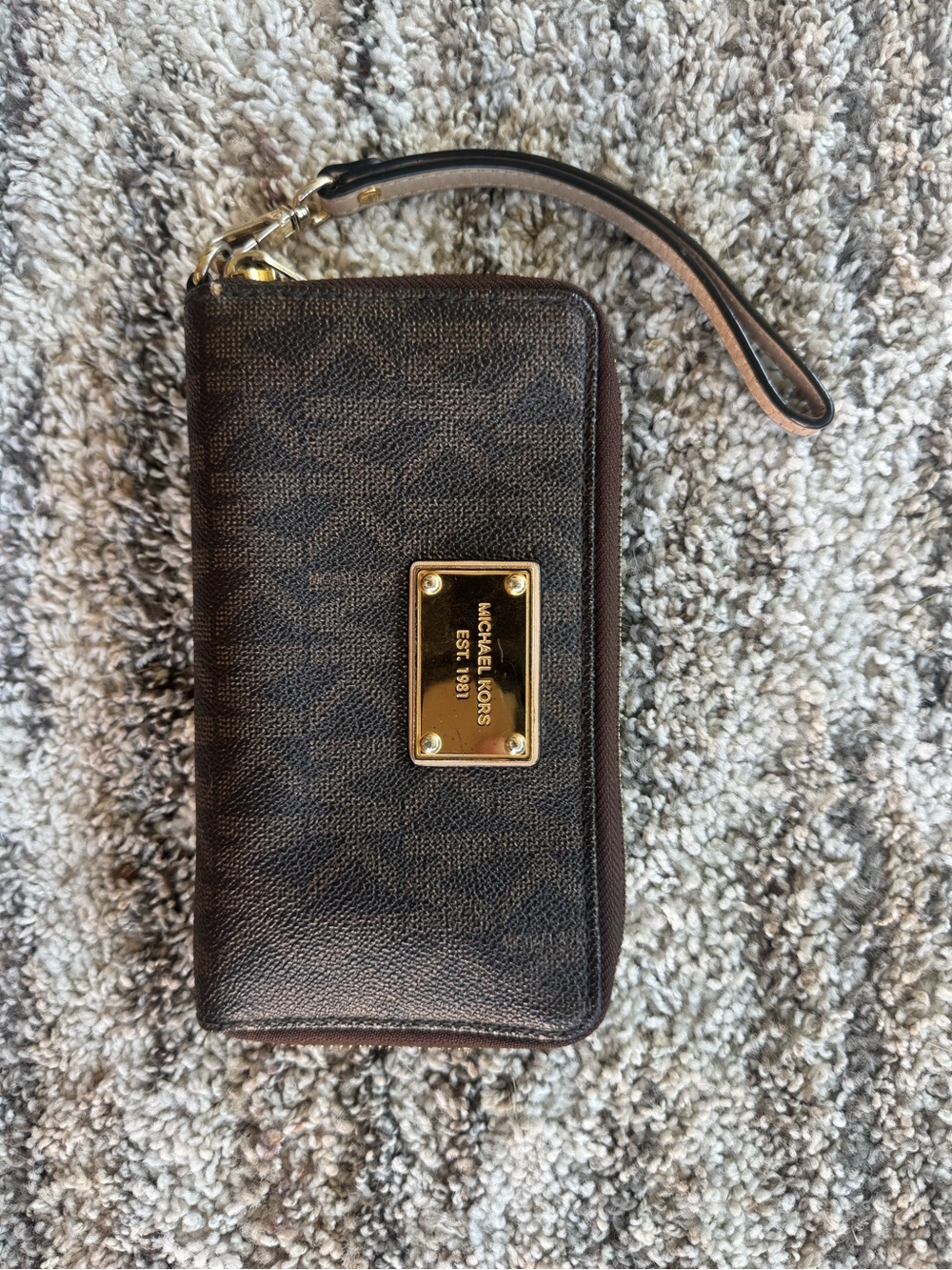 Michael Kors Jet Set Item Travel Continental Wristlet